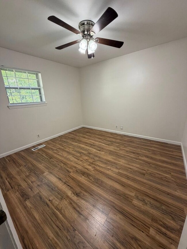 Building Photo - 3BR Rental in Quiet Fort Oglethorpe Neighborhood – Minutes from Battlefield Parkway & Chickamauga...