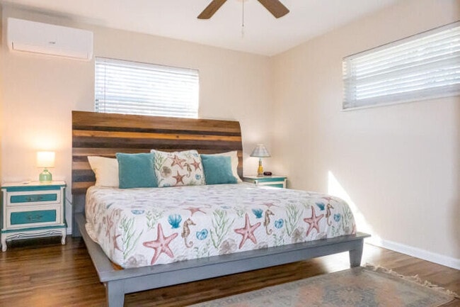 Building Photo - 3450 NE Linda Dr