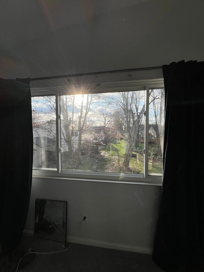 Building Photo - 10767 Fallsington Ct