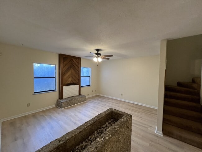 Building Photo - Townhouse for Rent