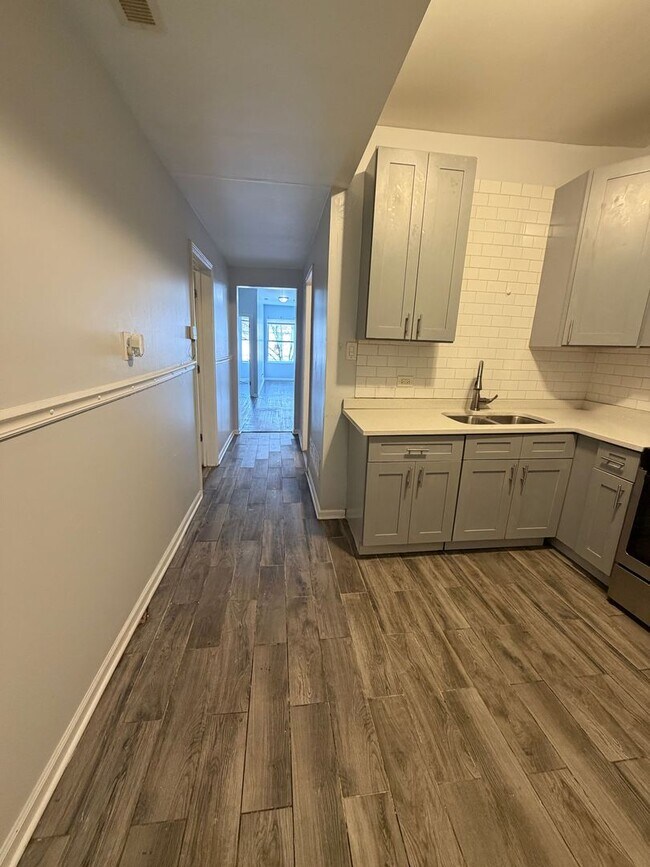 Building Photo - 7224 S St Lawrence Ave