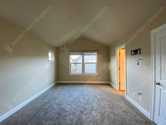 Building Photo - 3-BR Craftsman home in NE Bend- Boyd Acres