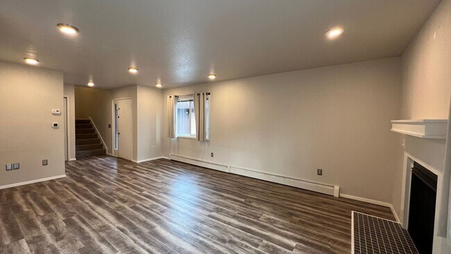 Building Photo - A spacious and well maintained (3) bed, (2.5) bath home between Campbell and Birch Lake.