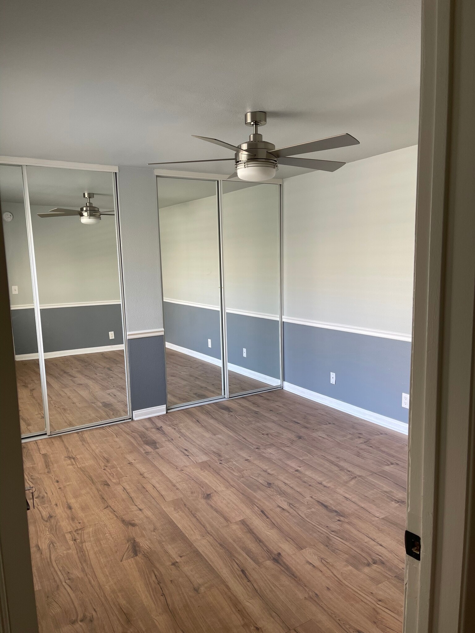 Secondary bedroom - 5525 Canoga Ave