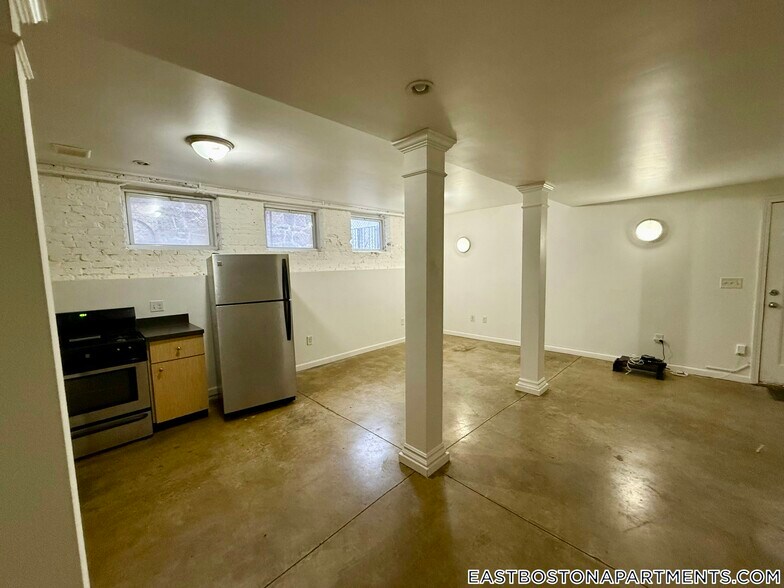 Building Photo - 72 Frankfort St