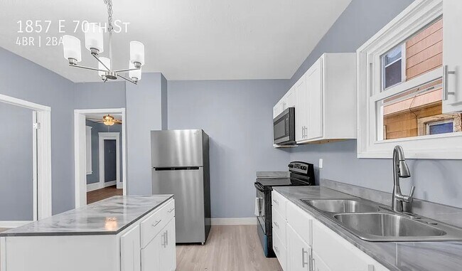 Building Photo - 1857 E 70th St