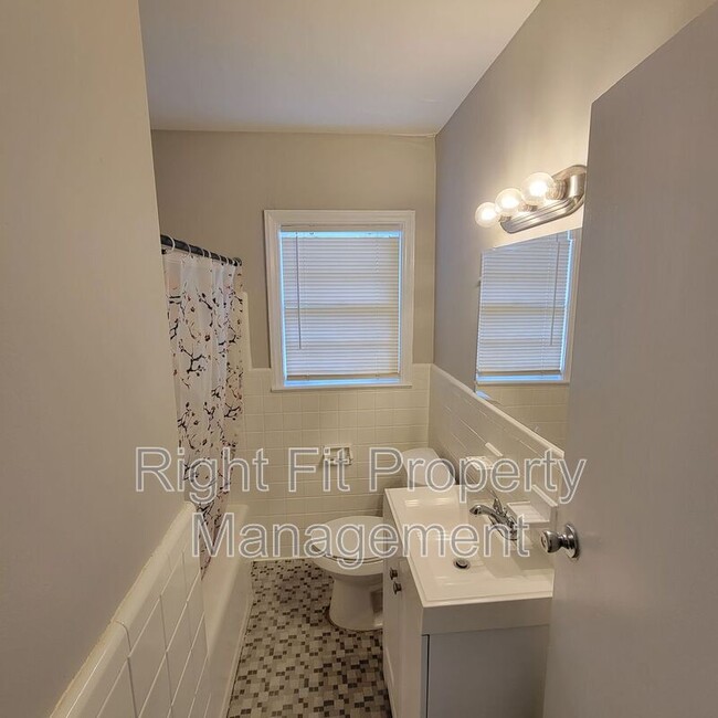 Building Photo - 3960 Trask Dr