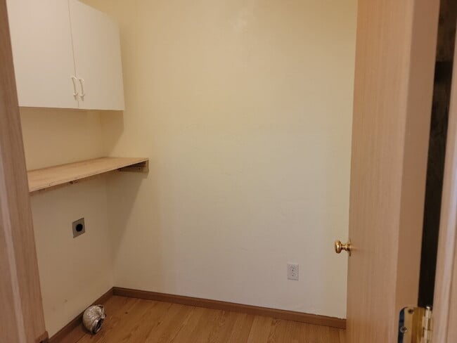 Building Photo - "Spacious 3-Bedroom Side by Side Duplex in...