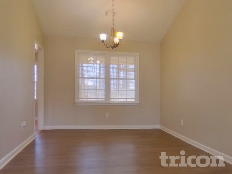 Building Photo - 420 Austin Dr