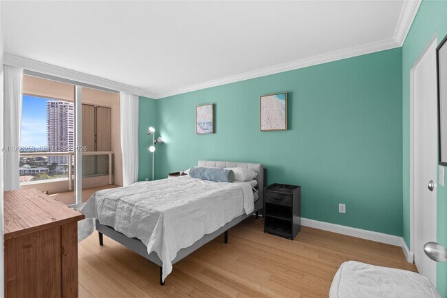 Building Photo - 21055 Yacht Club Dr