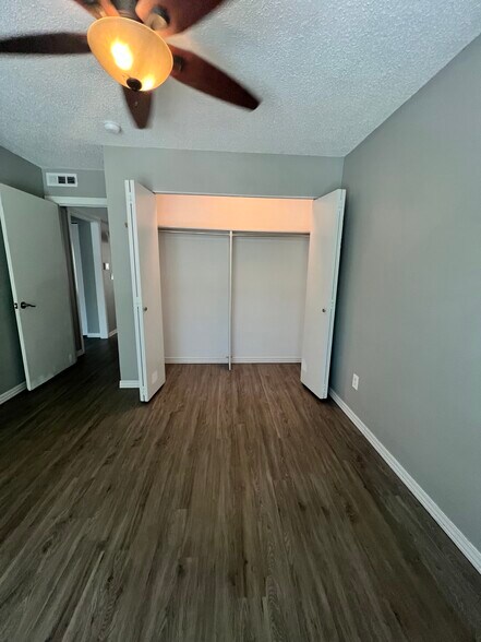 Building Photo - 825 Red Bird Ln