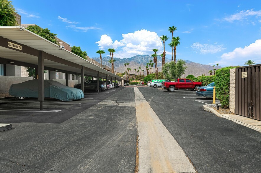Building Photo - 2601 S Broadmoor Dr