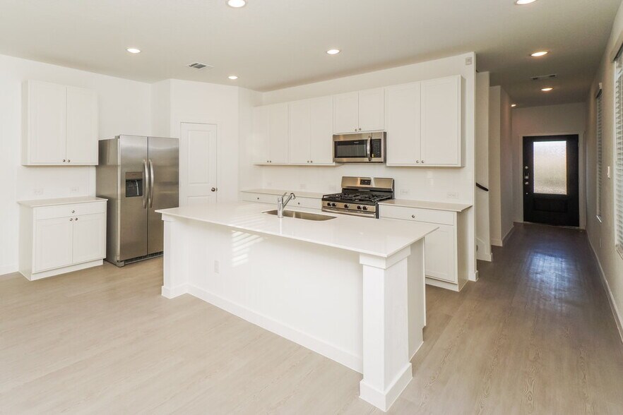 Building Photo - 15546 Crescent Pne