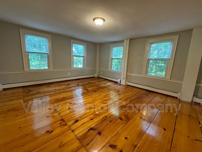 Building Photo - 190 Russell St