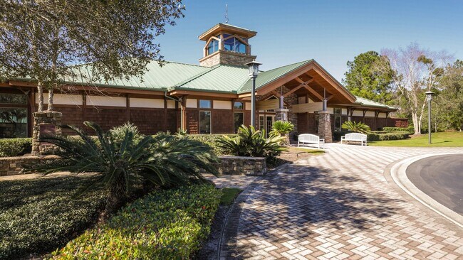 Building Photo - Spacious 4BR Retreat w/ Fenced Yard + Resort Amenities