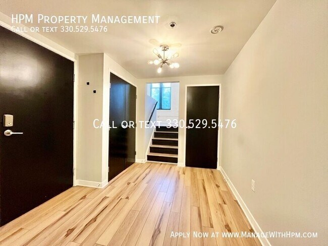 Building Photo - 1133 W 9th St