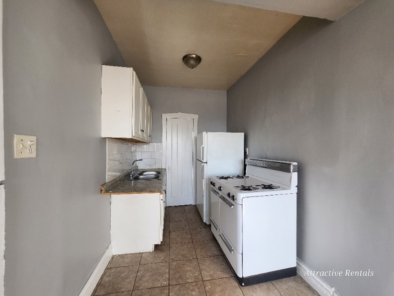 Building Photo - 1160 S Mason Ave