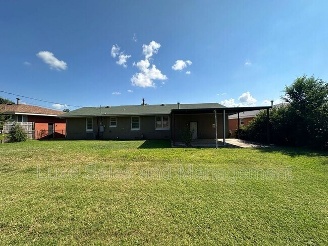 Building Photo - 133 W. Jarman Drive