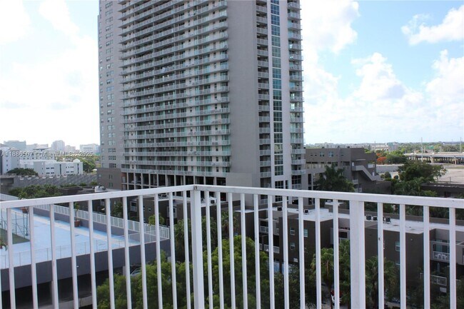 Building Photo - 800 N Miami Ave