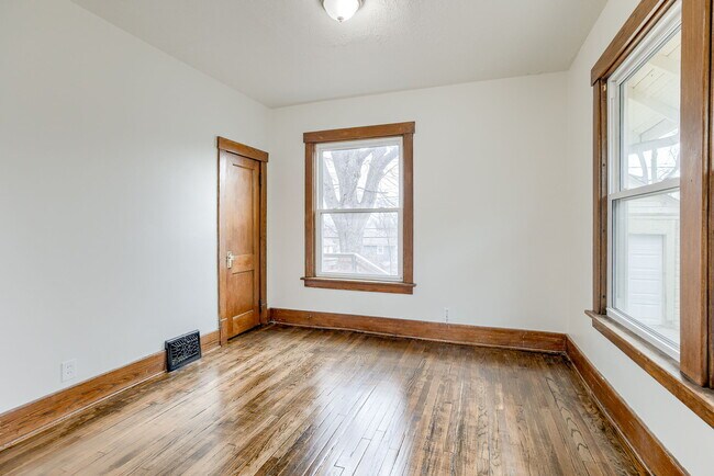 Building Photo - 6931 N 24th St