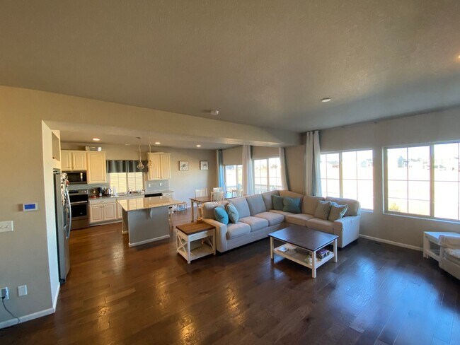 Building Photo - 4 Bed 4 Bathroom Home in Banning Lewis With Fished Basement!!