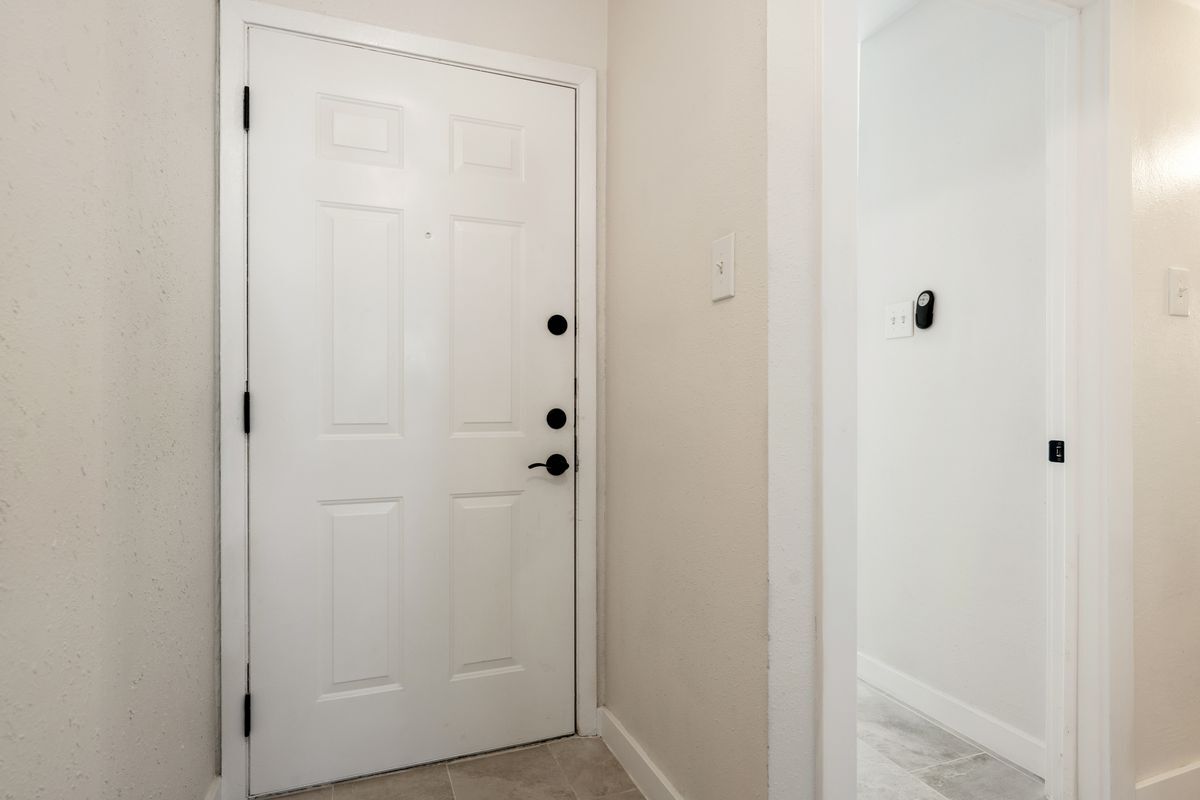 Building Photo - 2600 Penny Ln