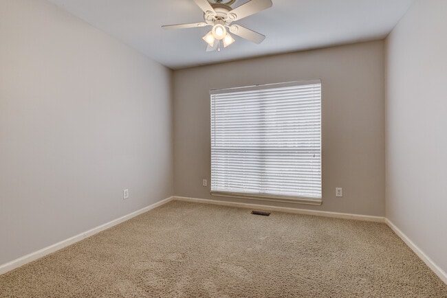 Building Photo - 3004 Helmsdale Ln