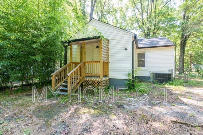 Building Photo - 1108 W Walnut Ave