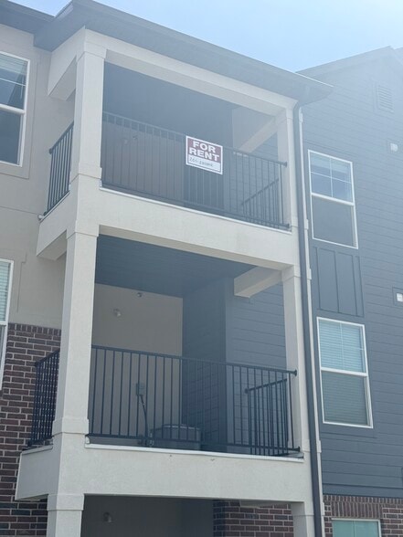 Building Photo - 13584 S Hanley Ln