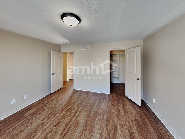 Building Photo - 934 E 490 N