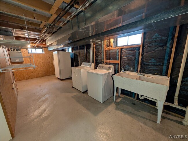 Building Photo - 270 Selkirk Dr