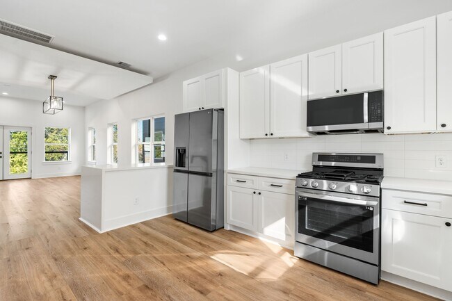 Building Photo - 868 E 35th St