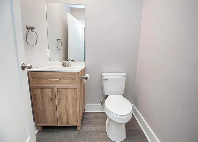 Building Photo - 3 Bedroom 2.5 Bathroom
