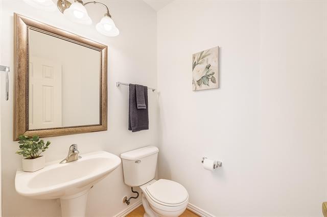 Building Photo - 9846 Cedarcrest Dr