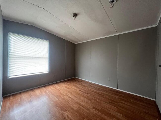 Building Photo - 8400 W Oaklawn Rd