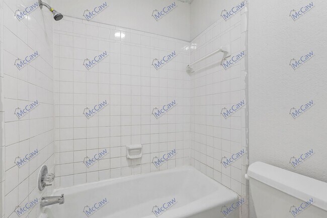 Building Photo - Cute 2/1 Unit in Fort Worth! **Move-in Spe...