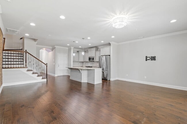 Building Photo - 1444 Channing Dr