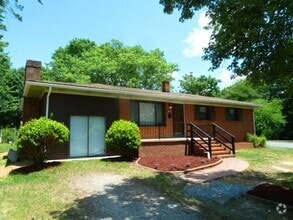 Building Photo - Beautiful 3 bedroom house with wood floors...