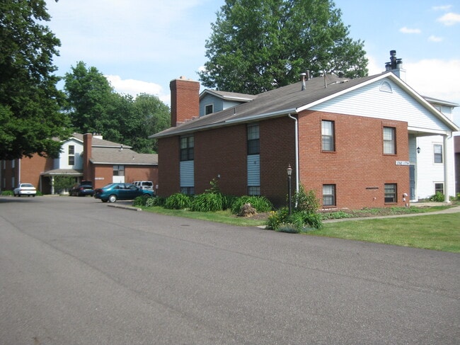 Building Photo - 1760 Beechwood Ave NE