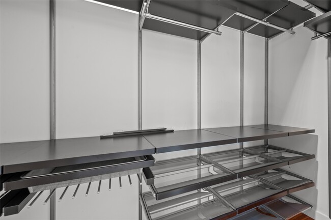 Building Photo - 4702 Bayou Vista Dr