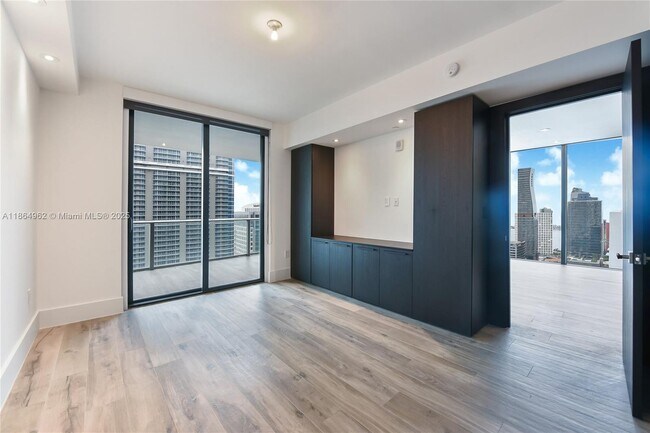 Building Photo - 1010 Brickell Ave