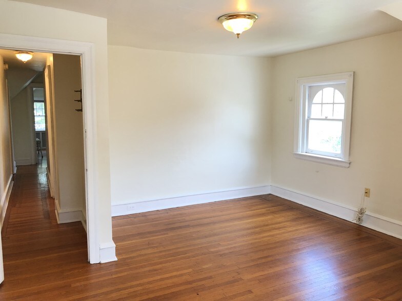 Building Photo - 425 S 46th St