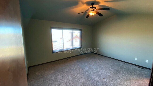 Building Photo - East Sioux Falls Twin Home