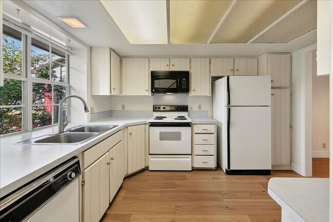 Building Photo - Charming SE Boise Townhome Near the Greenbelt
