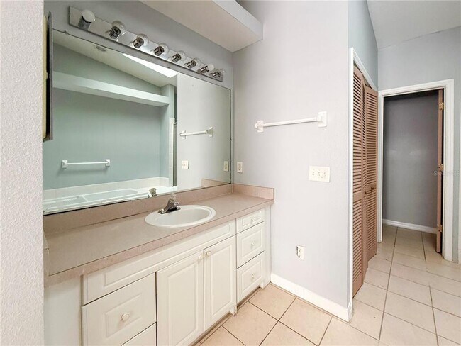 Building Photo - 515 Orchid Dr