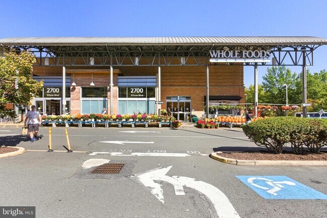 Building Photo - 1220 N Fillmore St