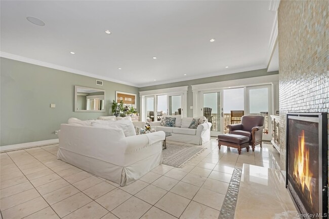 Building Photo - 1051 Oceanfront