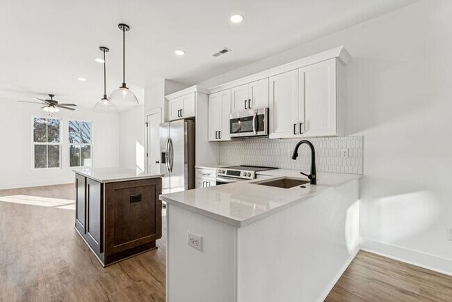 Building Photo - High-End 2BR Townhome | Rooftop Terrace + 2-Car Garage | 24-Unit Commnity
