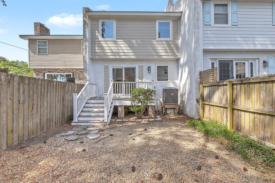 Building Photo - 958 Myrtle Ct