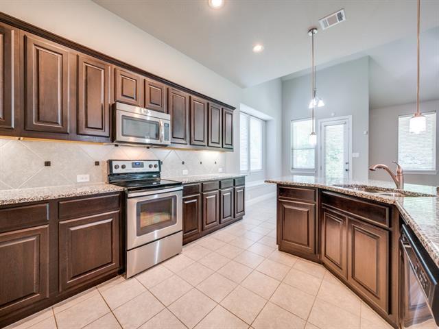 Building Photo - 5512 Somerville Dr